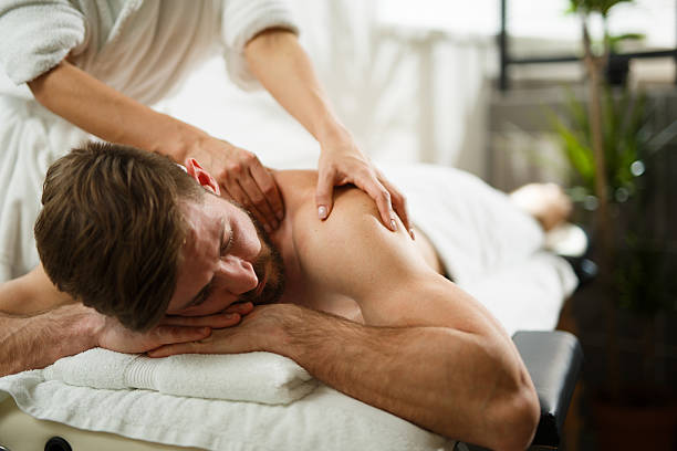 Les huiles essentielles sont très efficaces pour les soins capillaires. En effet, elles pénètrent rapidement le cuir chevelu. De plus,